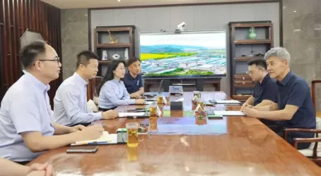 Wang Shi, Founder of Vanke Group and DeepRock Group, Visits SolarEast to Explore Carbon Collaboration and Build a Green Future