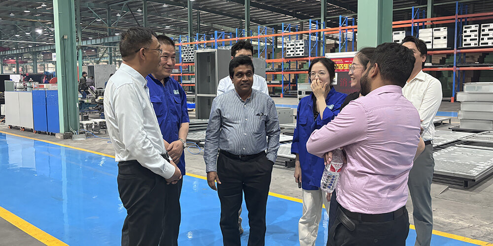 Welcome customers from Sri Lanka to visit Luoyang SolarEast