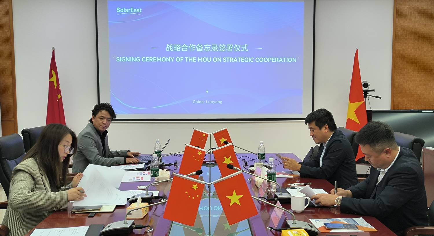 Warmly Welcome Vietnamese Customers on Their Visit to SolarEast BESS