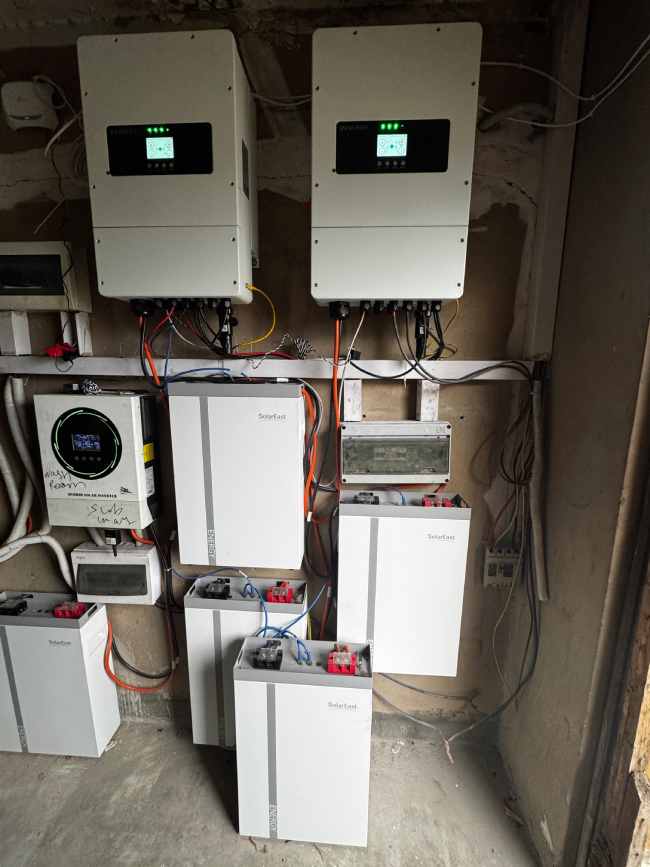 SolarEast BESS Deploys 13kW PV   Dual 8kW Hybrid Inverters with 4×5kWh Wall-Mounted Battery Backup System in Africa