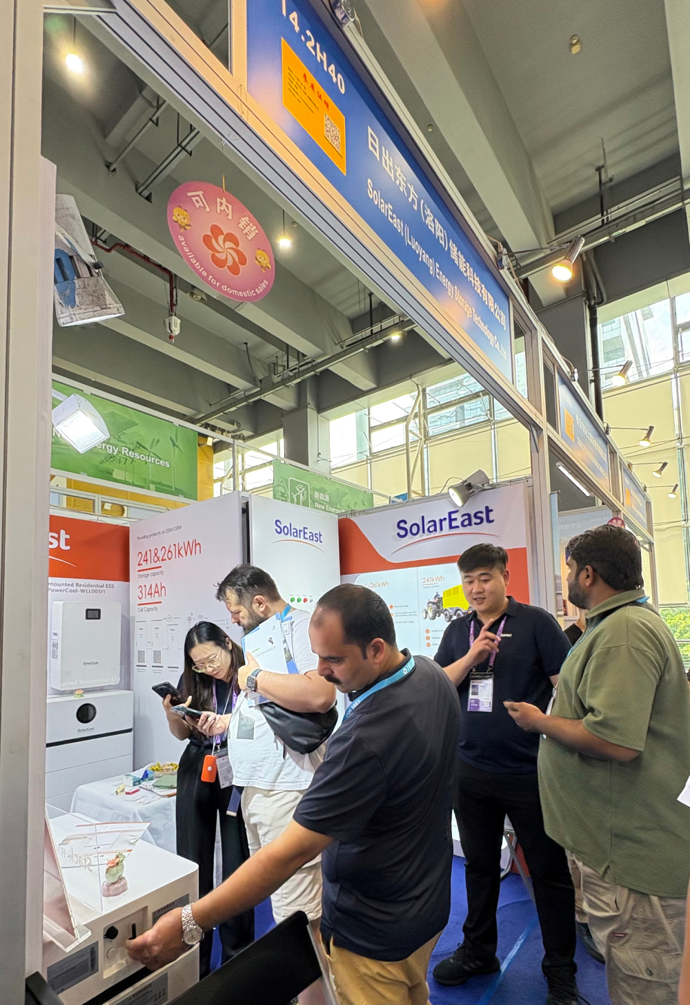 SolarEast Showcases Energy Storage and Mobile Energy Storage Solutions at the 140th Canton Fair